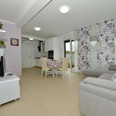 Ana Diklo Apartment *